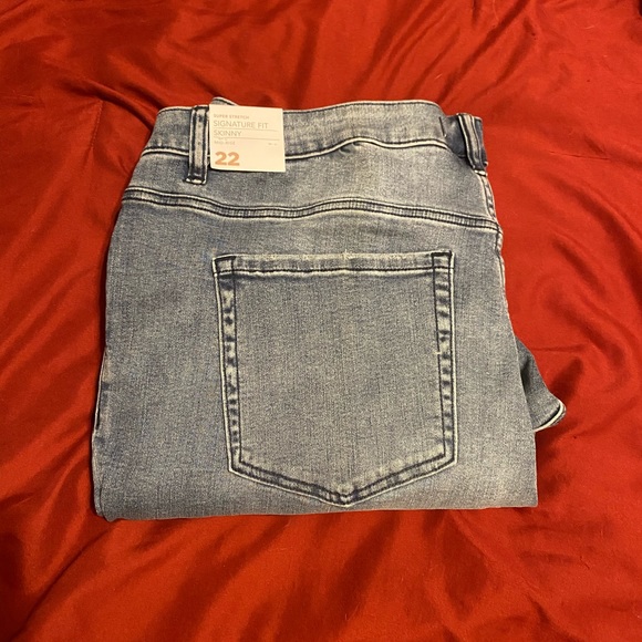 NWT Signature Fit Skinny Jean, Dip Dye Hem - Picture 5 of 5